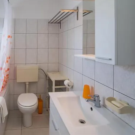2 Bedroom Cozy In Apartment