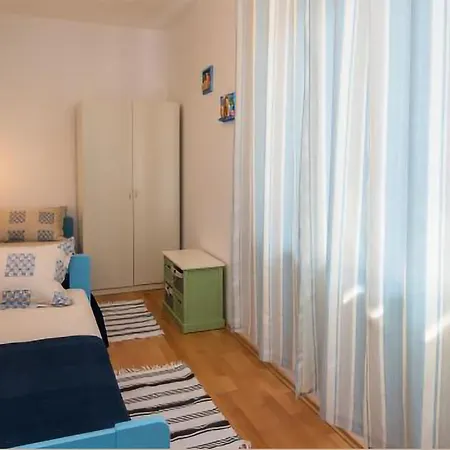 Apartment 2 Bedroom Cozy In