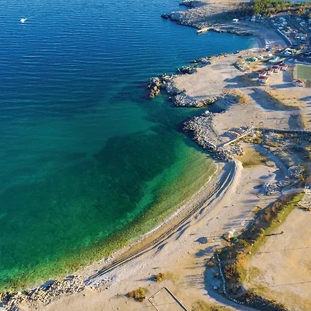 2 Bedroom Cozy In Appartamento Vrbnik (Primorje-Gorski Kotar)