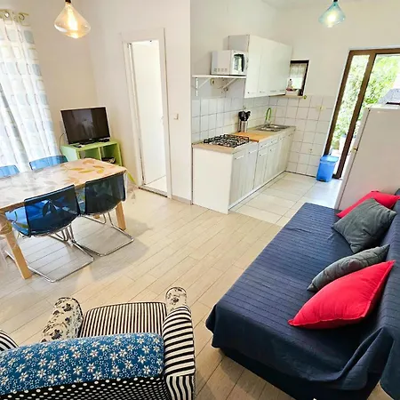 2 Bedroom Cozy In Appartamento *