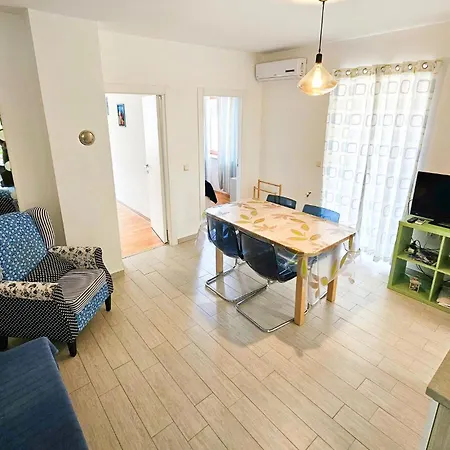 Appartamento 2 Bedroom Cozy In