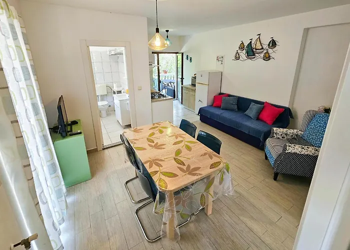 2 Bedroom Cozy In Lägenhet *