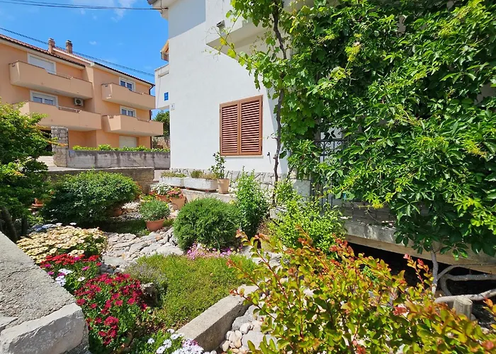 Apartamento 2 Bedroom Cozy In Vrbnik (Primorje-Gorski Kotar)