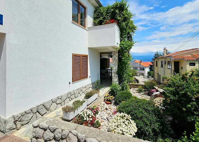 2 Bedroom Cozy In * Vrbnik (Primorje-Gorski Kotar)